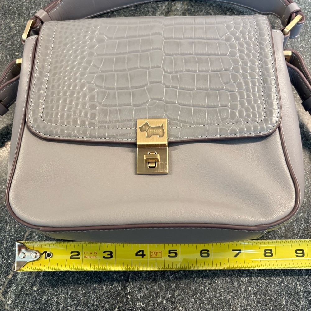 Radley London Light Grey Leather
Crossbody Bag - Picture 9 of 10